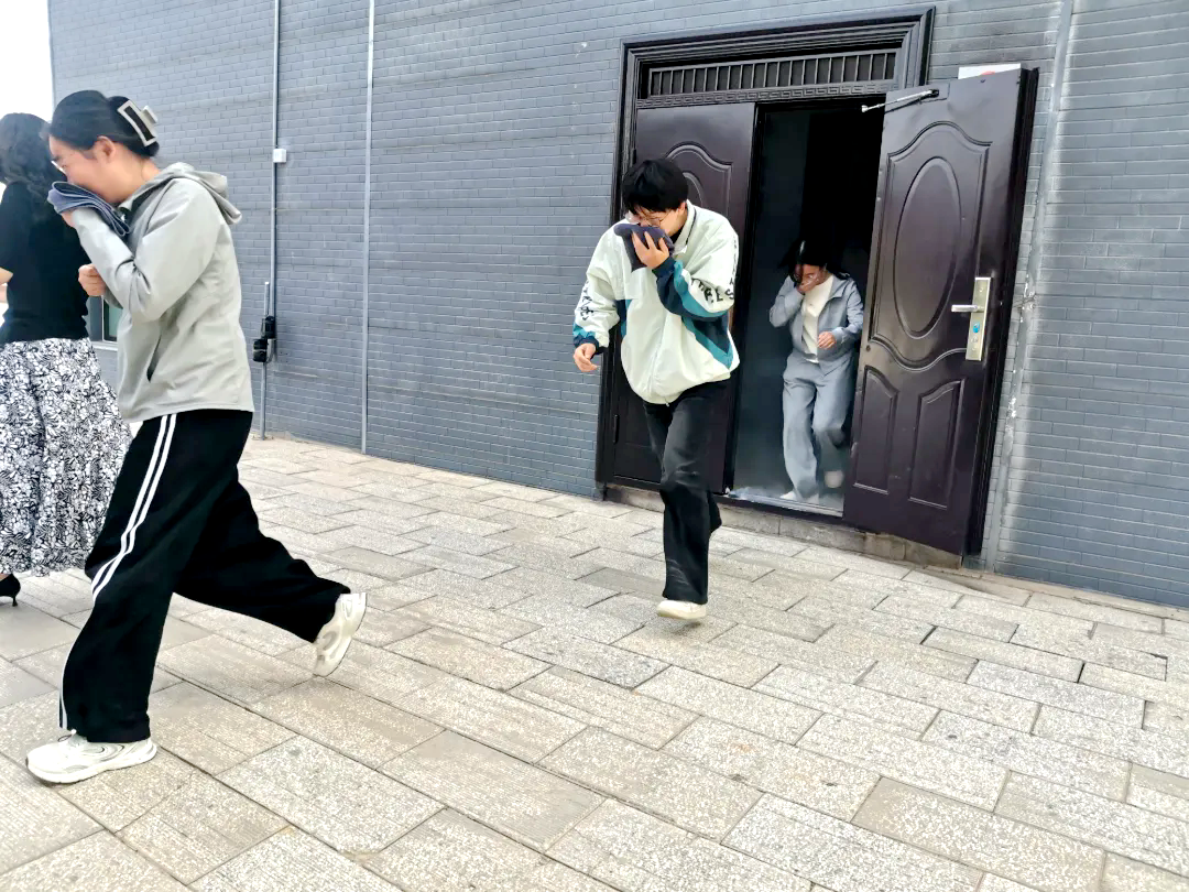 蘭州分中心為高金城烈士紀念館開展安全生產月宣傳培訓暨消防演練活動